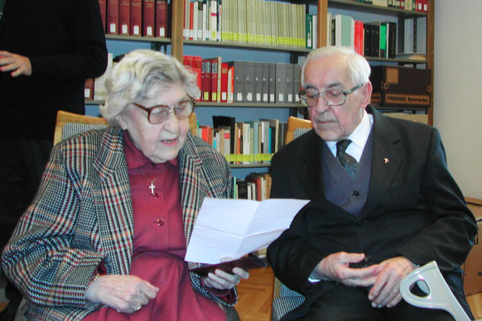 Alja Payer und Prälat Lüftenegger (2002)