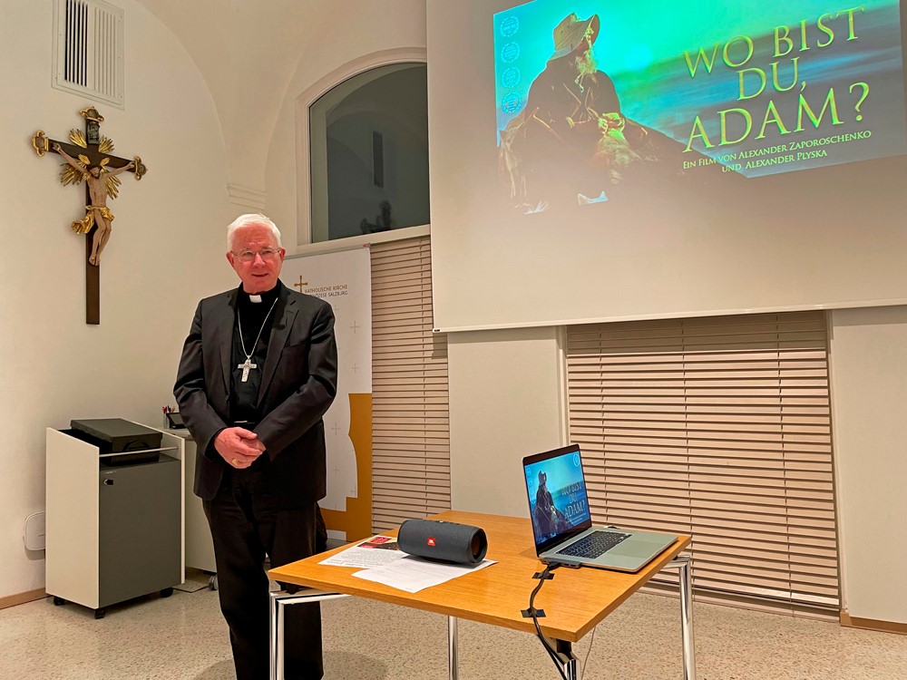 Erzbischof Franz Lackner OFM bei der Filmvorführung am 22. März 2023 (Foto: Gottfried Glaßner OSB)